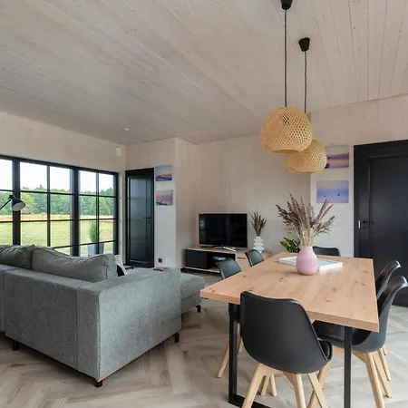 Saunaga Puhkemaja Spithamis, 250 Meetrit Merest!