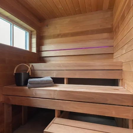 Vakantiehuis Saunaga Puhkemaja Spithamis, 250 Meetrit Merest! *