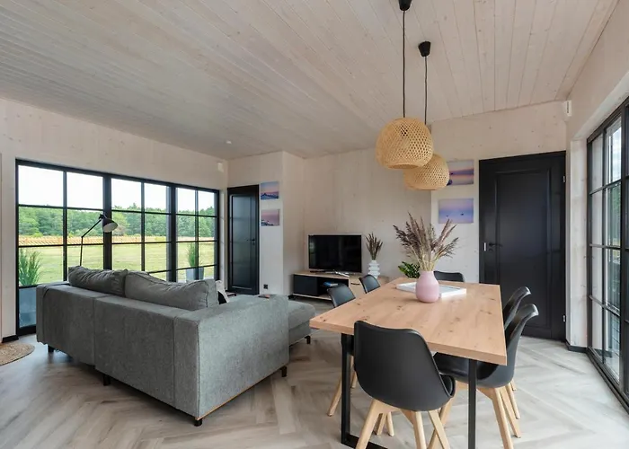 Saunaga Puhkemaja Spithamis, 250 Meetrit Merest!