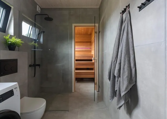 Saunaga Puhkemaja Spithamis, 250 Meetrit Merest!